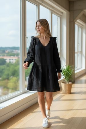 Robe Naf Naf noire T. 36 Manches Longues Volants