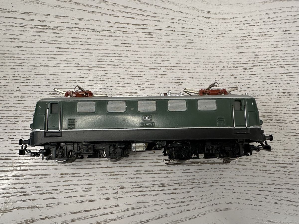 Märklin Modellini di ferrovie: Märklin 3037 DB BR 141 – Usato da Lupsingen venduto da New-Haven 2