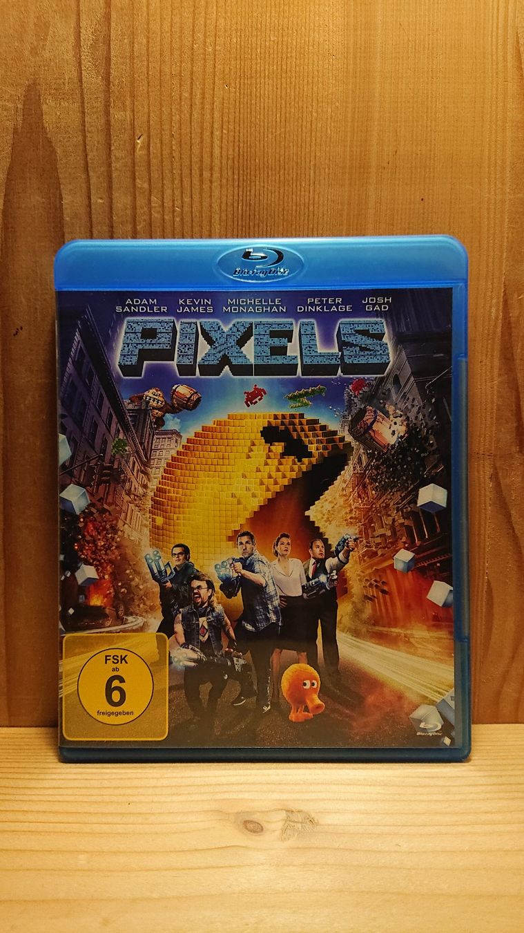 Tous les DVDs: PIXELS Blu-Ray mit Adam Sandler – D'occasion à Wilderswil par Exebub