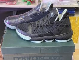 Nike Le Bron 16 Glow US 12 / EU 46