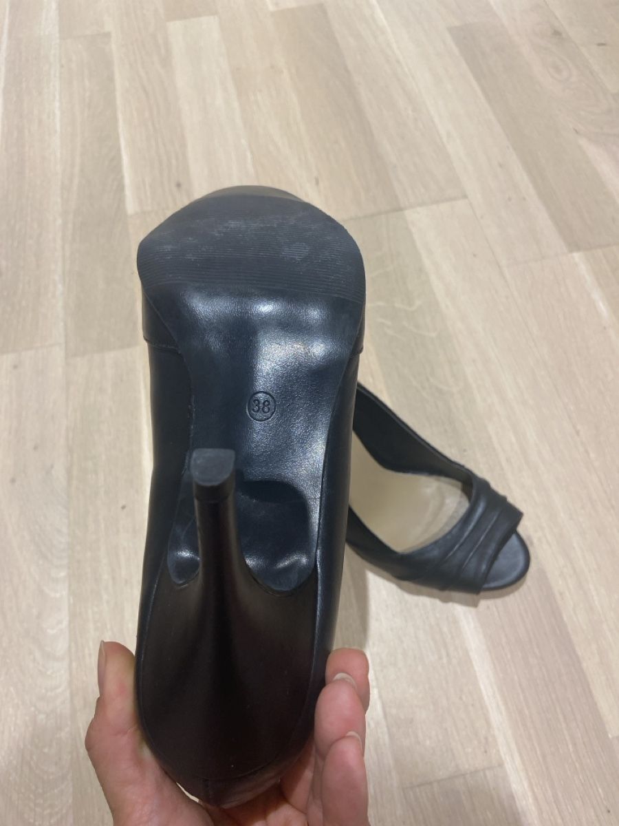 Chaussures femmes: Pumps lederoptik schwarz – D'occasion à Zürich par mar_v57y 3