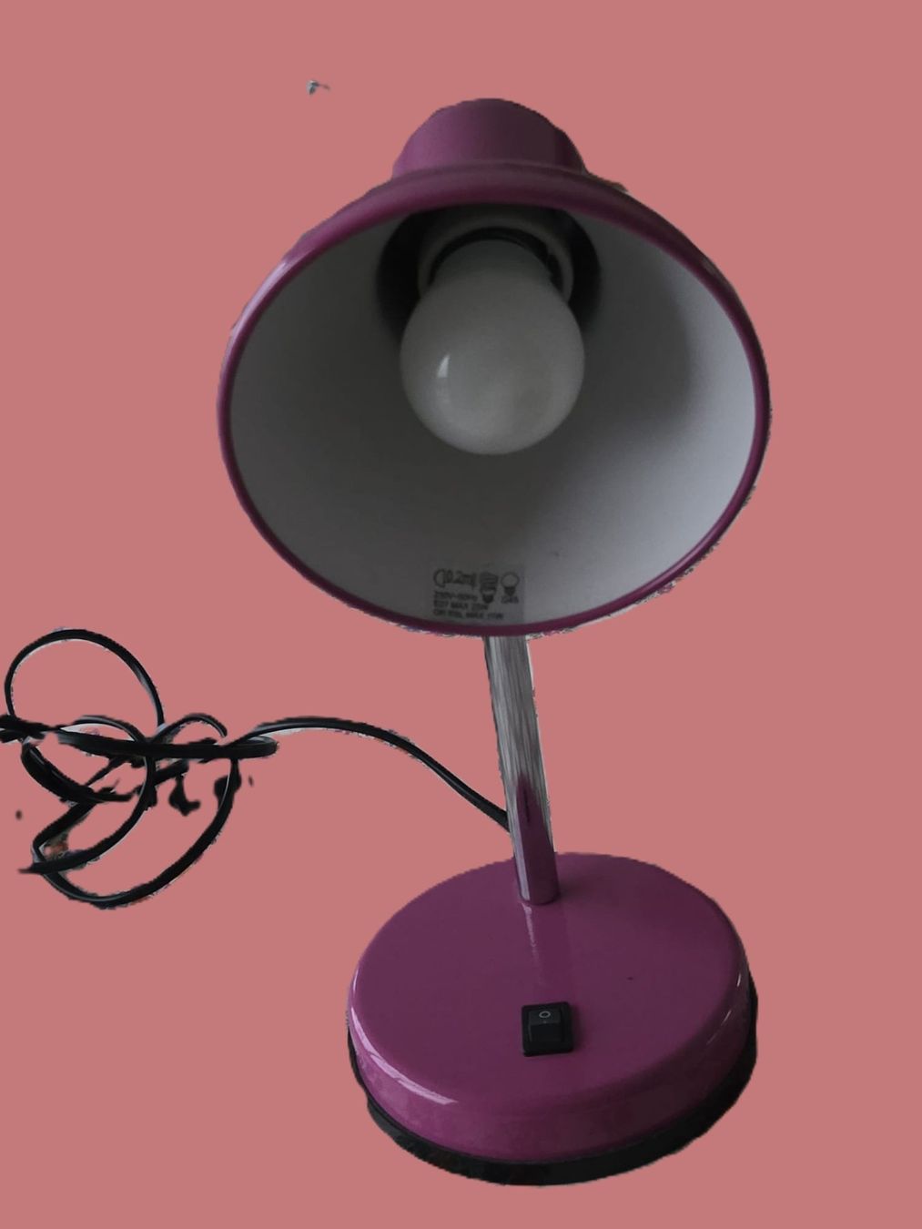 Conforama Lampade: Lampe de bureau rose – Usato da Begnins venduto da IlikeHiPhi 4