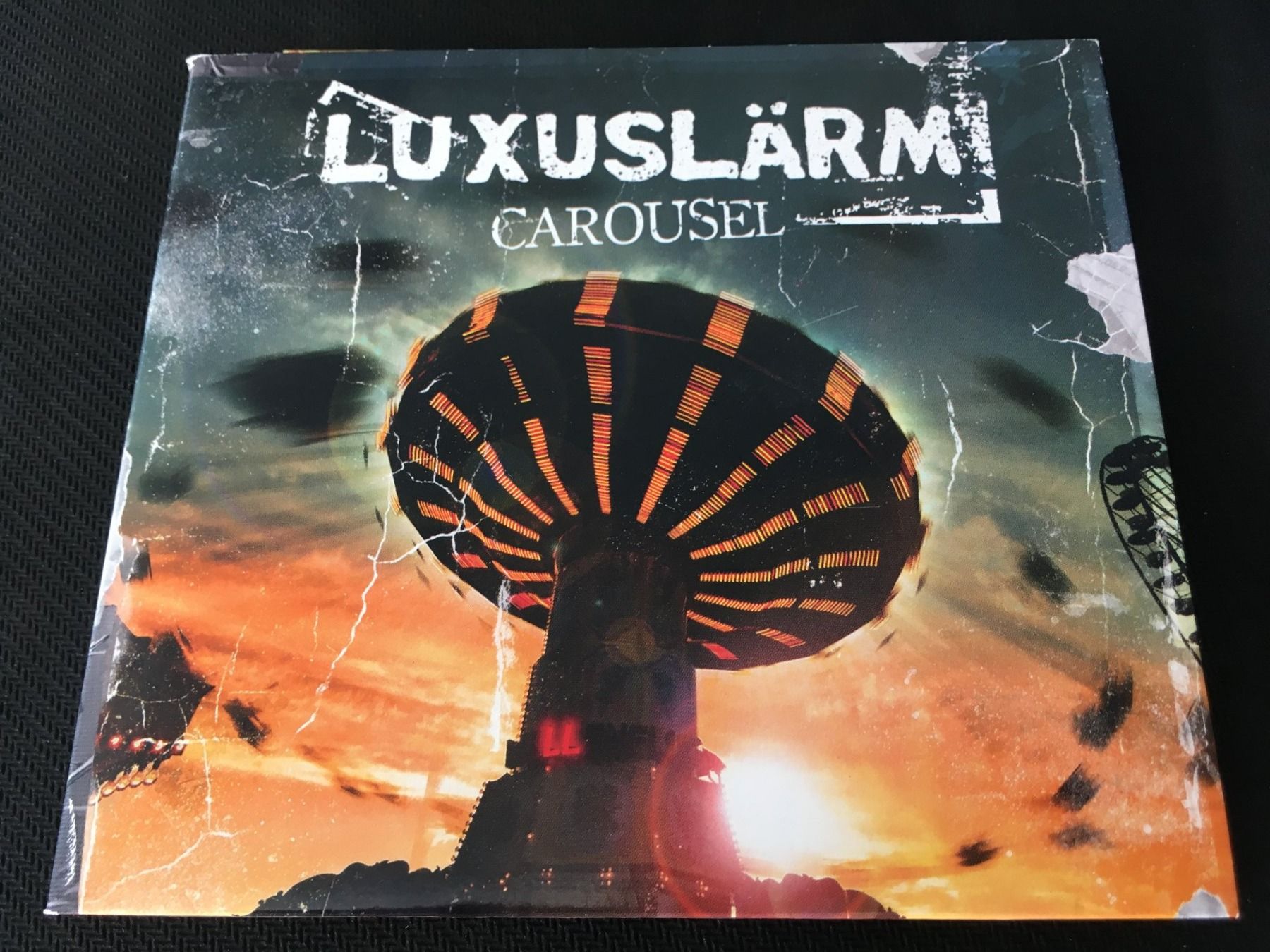 CD: Luxuslärm - Carousel -CD- Digipak – Usato da St.Gallen venduto da MedienJoe