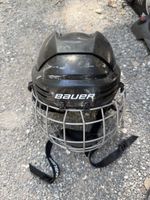 Eishockeyhelm Bauer schwarz mit Gitter gebrauchter Zustand