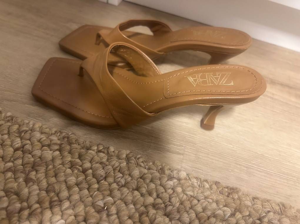 Damenschuhe: Zara Sandalen 38 – Gebraucht aus Muttenz von smile62 1