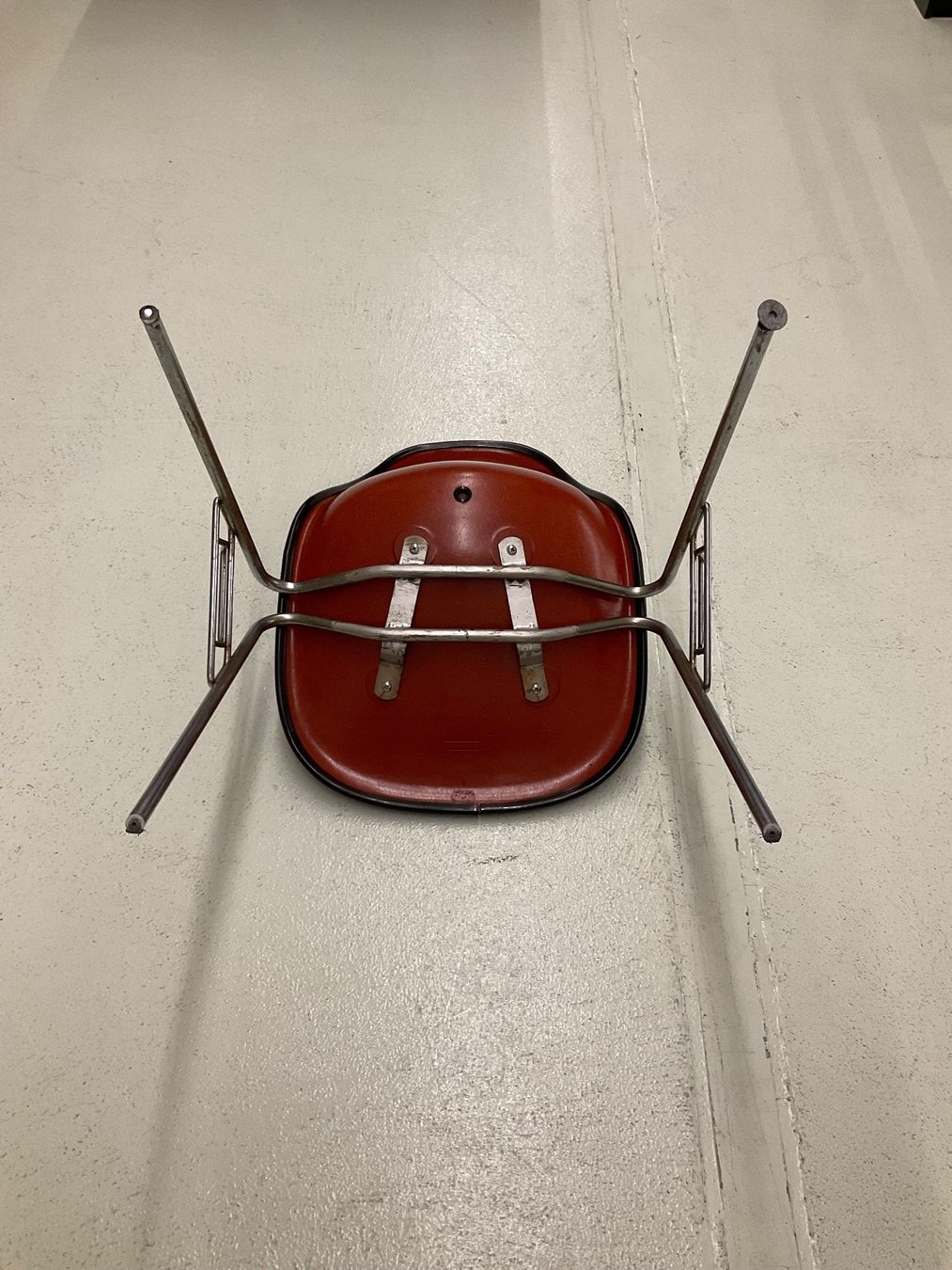Vitra Stühle: Original Eames Fiberglass Sidechair von Vitra DSS – Gebraucht aus Zürich von vintage_design_sale 5