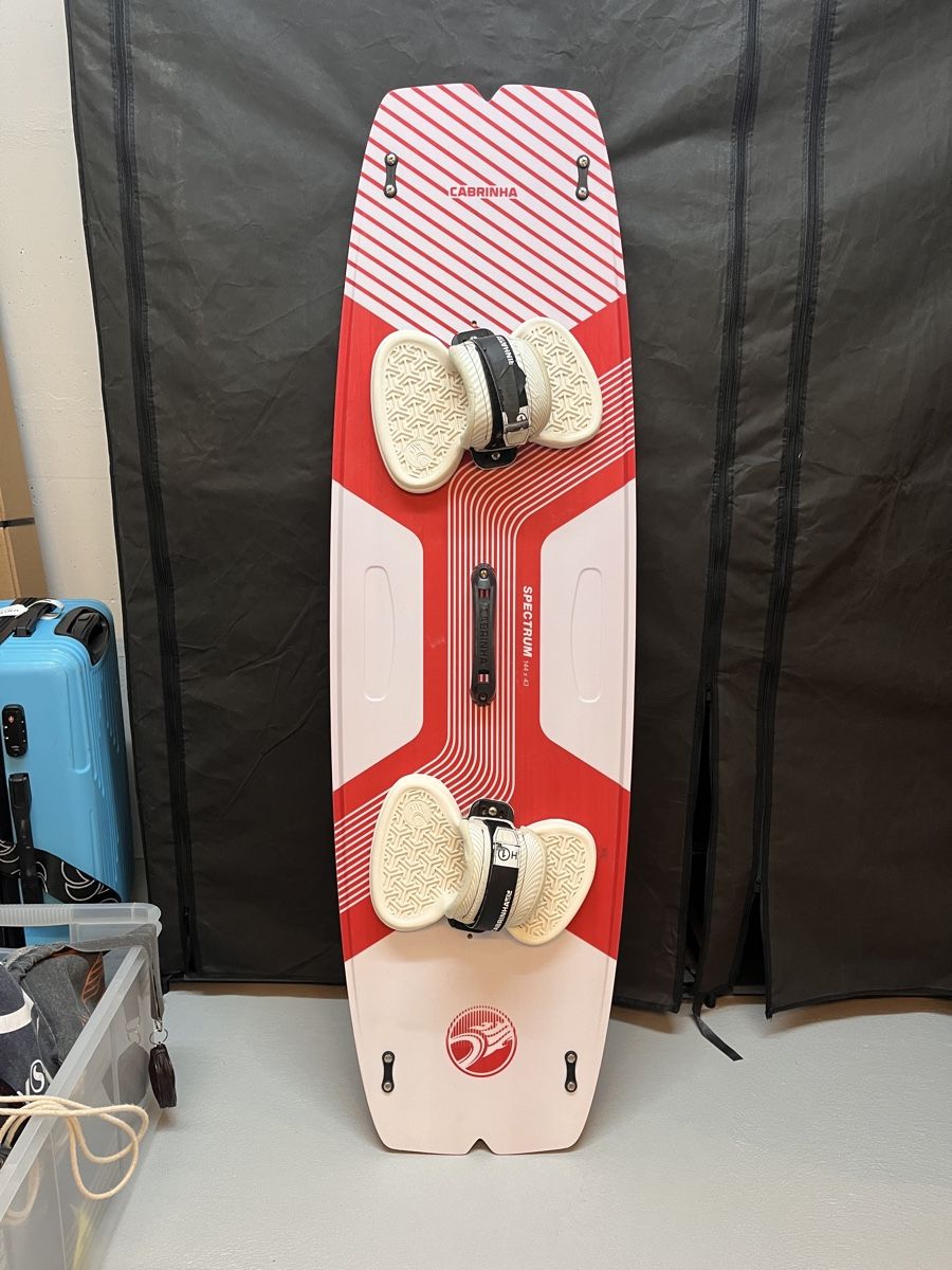 Tavole da surf e di nuoto: Kitesurf Twintip Cabrinha 144x43 – Usato da Mauensee venduto da axcad22