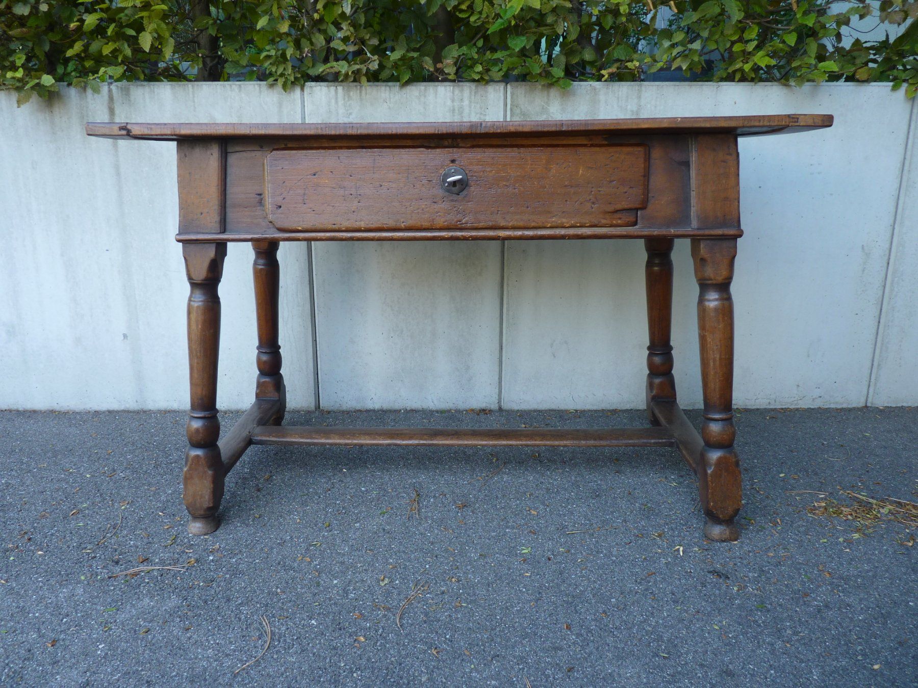 Eichholtz Tische: Antiker Uralter Eichenholztisch 118x75x55cm – Gebraucht aus Küsnacht ZH von zoliboli01 5