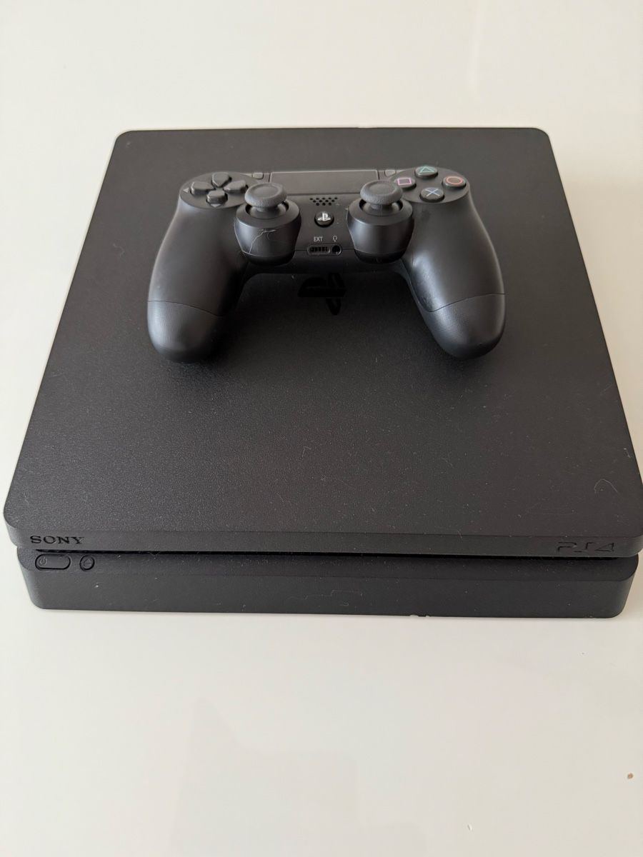 Sony Consoles: Playstation 4 – D'occasion à Langenthal par sab_zmc7