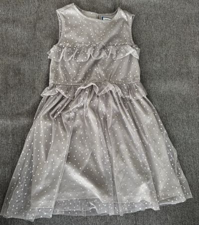 Graues Tüll-Kleid mit Pünktchen, Grösse 104/110