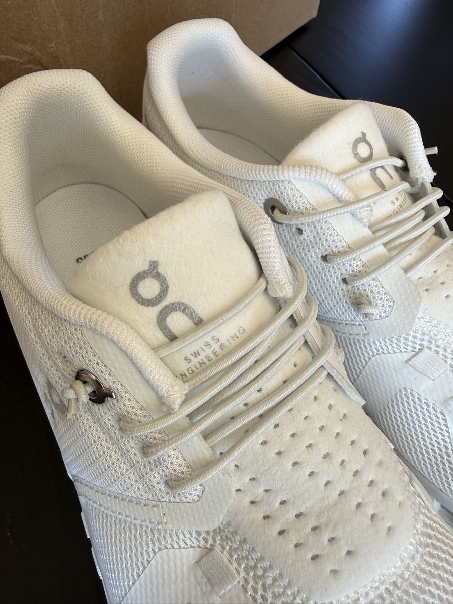 On Chaussures femmes: ON Cloud 5 Schuhe Weiss Gr. 37 NEU – Neuf avec emballage d'origine à Wallbach par Nenex 1