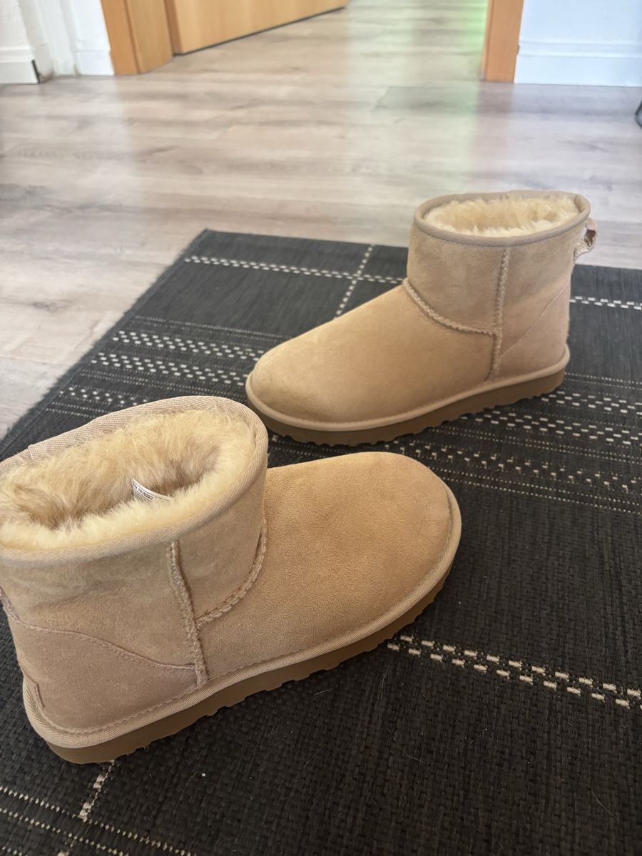 Ugg Scarpe da donna: Bottes UGG Classic Mini neuves taille 39 beige – Nuovo (secondo la descrizione) da Chapelle (Glâne) venduto da cel_72mh 1