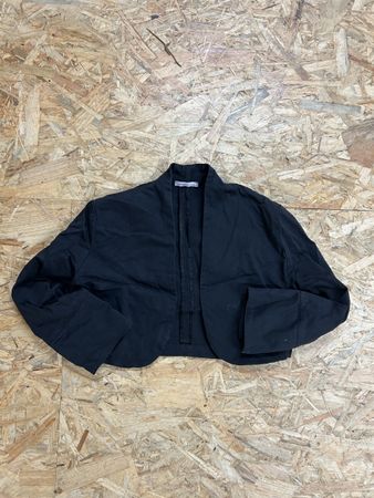 Black cropped blazer with a relaxed fit 