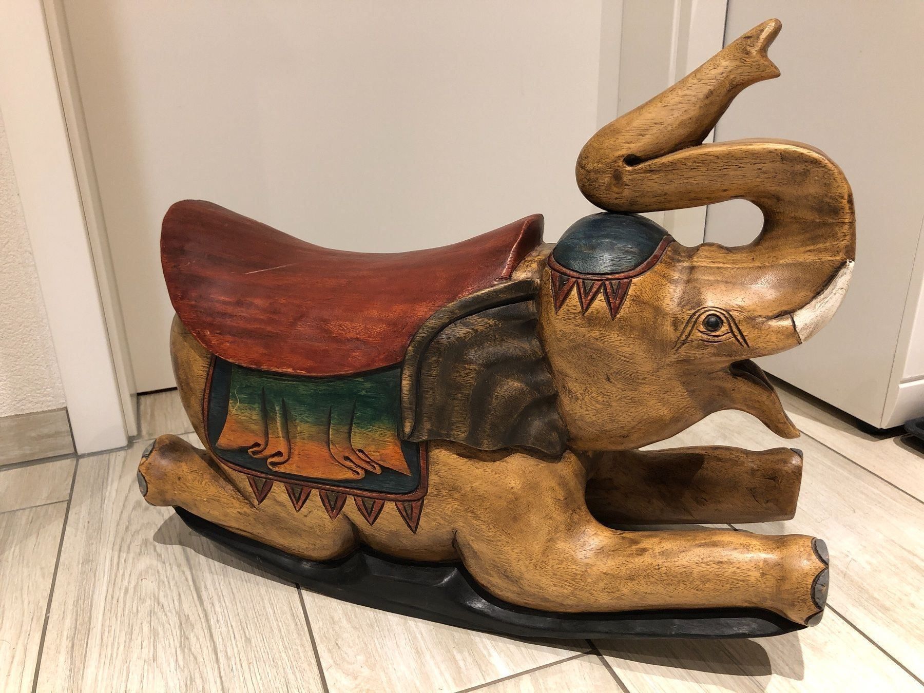 Sculture & Statue: Elefant wunderschön und massiv – Usato da Gelterkinden venduto da Familienferien