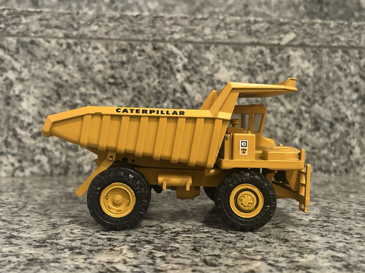 Caterpillar Kit di modellismo & Modellini statici: Caterpillar 769 , 1:50, Gescha – Usato da Horw venduto da Tigercat635 2
