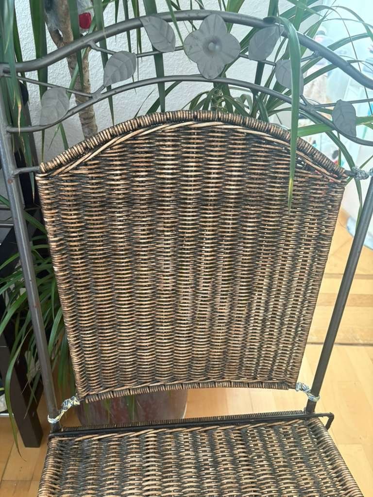 Sedie: Rustikaler Rattan Stuhl mit Metallgestell, Top Zustand! – Usato da Zürich venduto da clairmont-5f2v 1