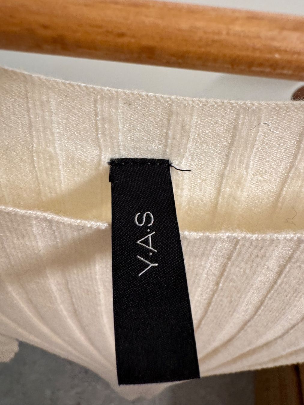 Kleider: Rippstrickkleid Y.A.S cremeweiss Langarm Grösse S – Gebraucht aus Dietikon von dia_bkv5 2
