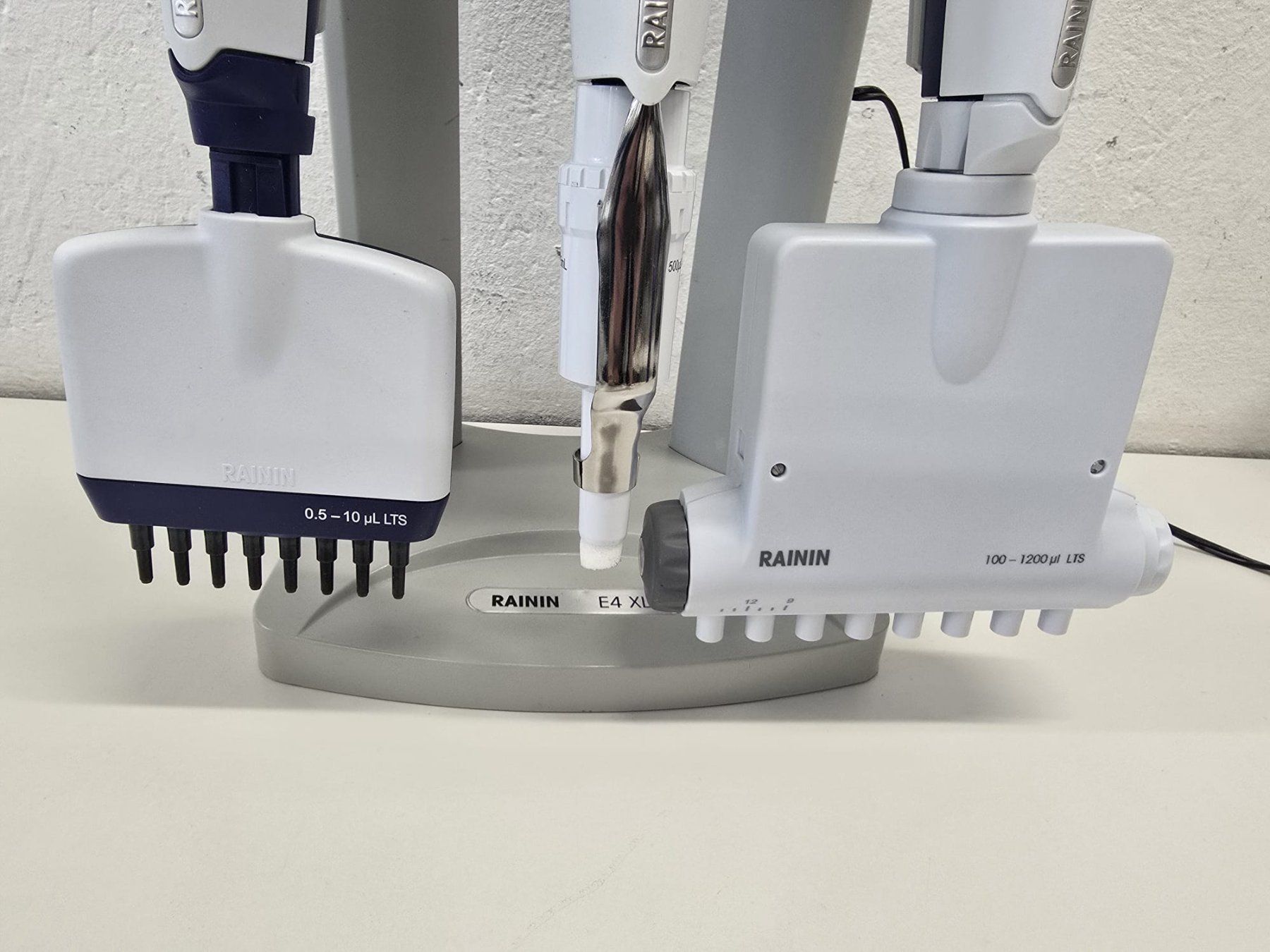 Mettler Toledo Misurare: Rainin E4 XLS LTS 3er Pipetten Set mit Station – Usato da Niederdorf venduto da LeptonAG_Labor 2