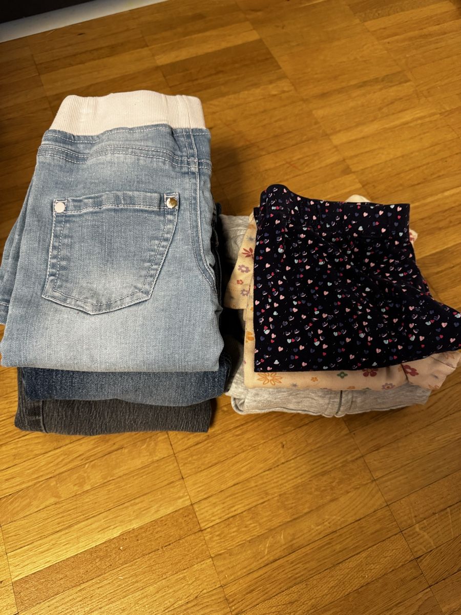 Kleiderpakete & -sets: Hosenpaket + Sweatshirtjacke  – Gebraucht aus Bätterkinden von car_c9dt