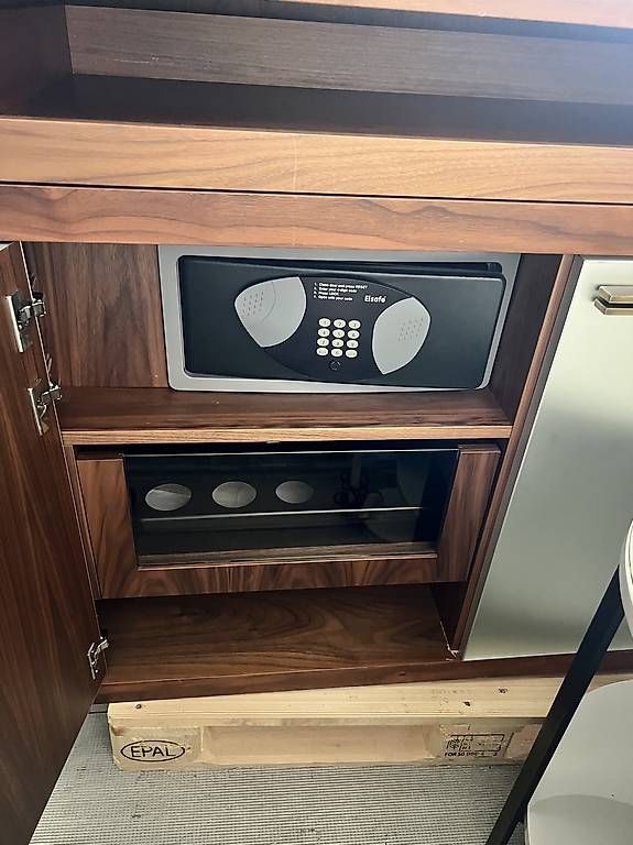 Kommoden: Commode – Gebraucht aus La Croix-de-Rozon von bas_l7vw 3