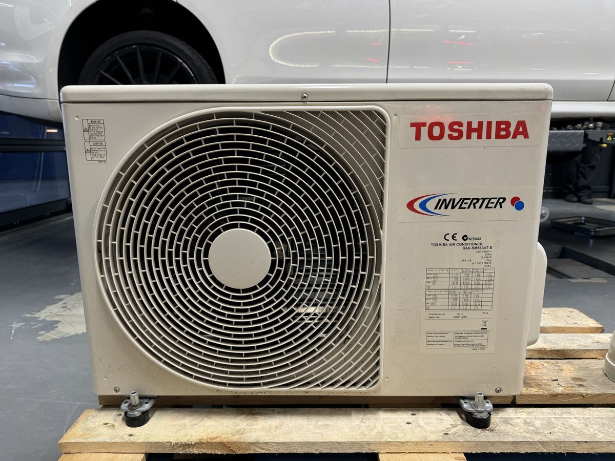 Klimageräte: TOSHIBA AIR CONDITIONER RAV-SM563AT-E – Gebraucht aus Wollerau von