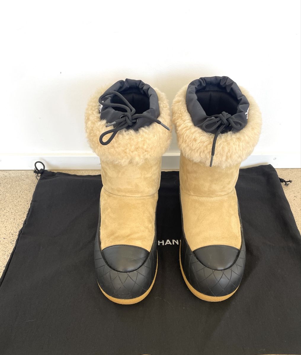 Chanel Scarpe da donna: Chanel Snow Boots – Usato da Stäfa venduto da Nicole093 1