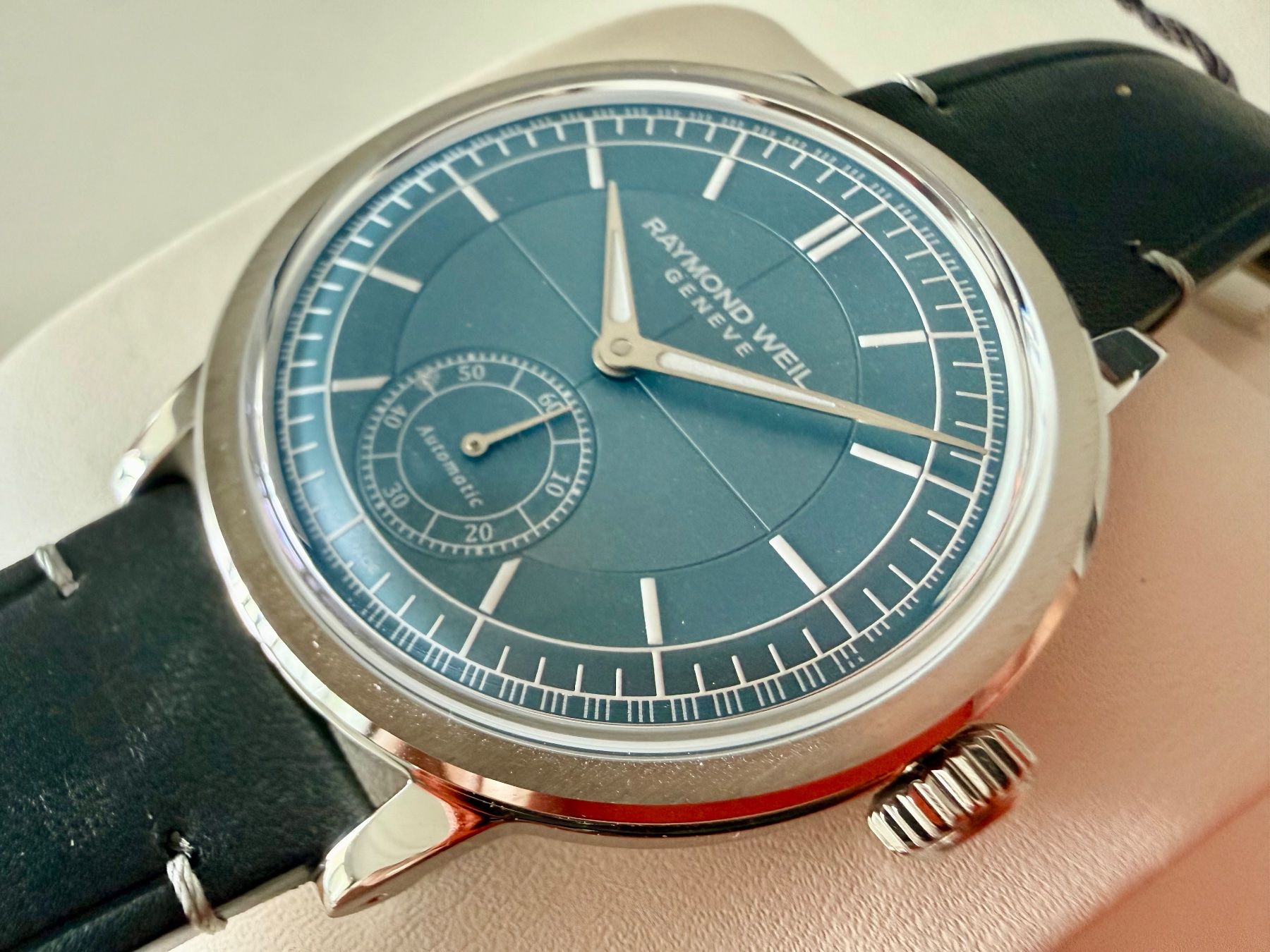 Raymond Weil Uhren: RAYMOND WEIL Millesime Petite Seconde Bleu Denim,Fullset2026 – Neu und originalverpackt aus Le Mont-sur-Lausanne von LycaGallery 1