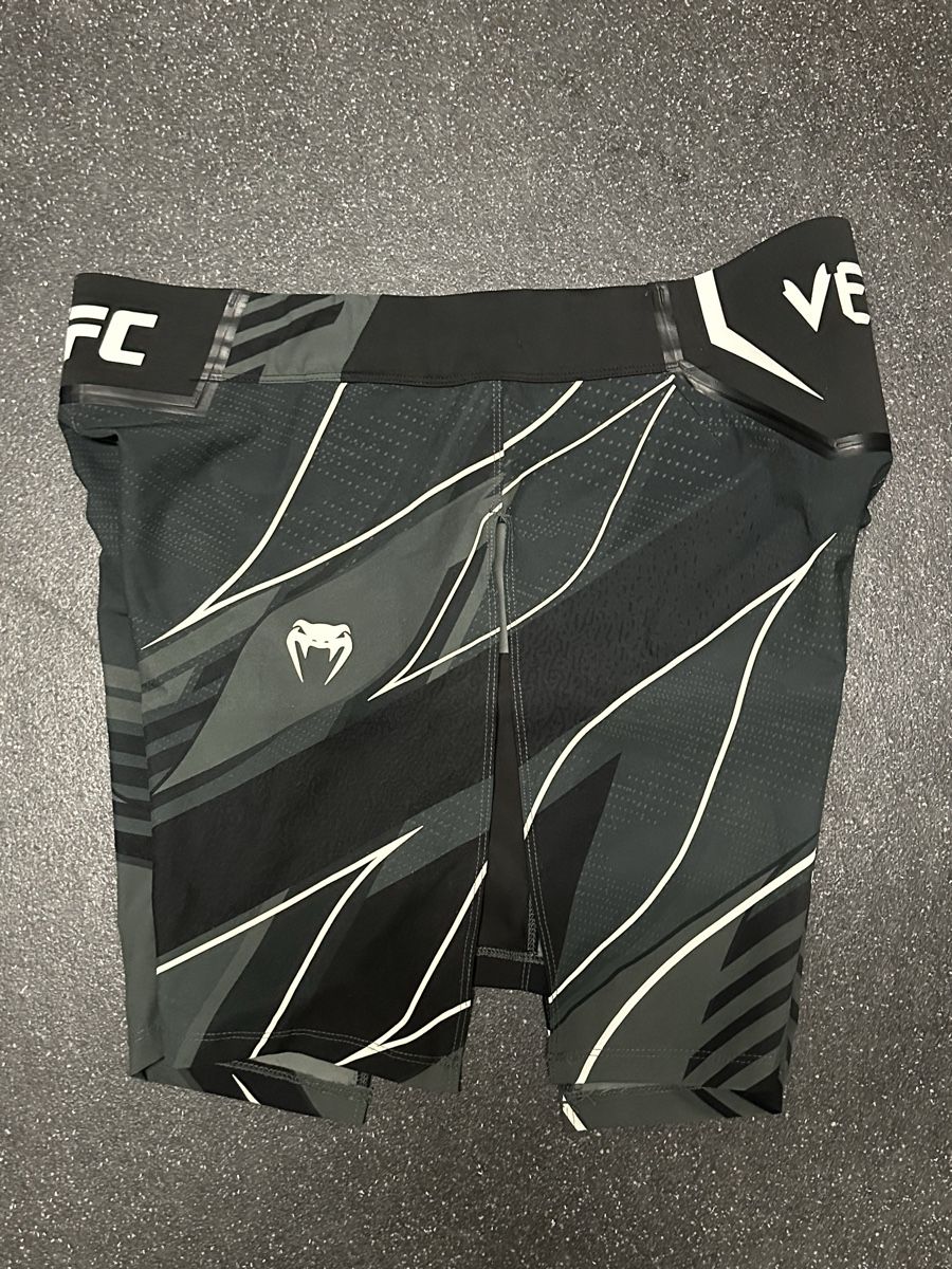 Venum Pantaloni: UFC x Venum Gladiator Shorts – Usato da Bülach venduto da SaronAchmid 2