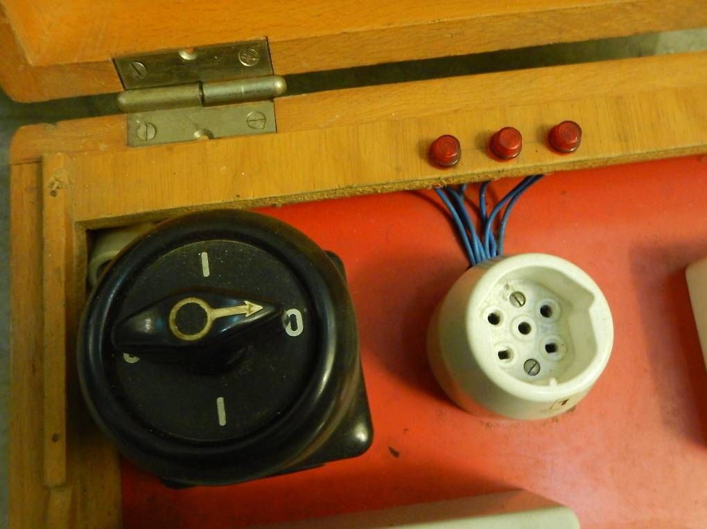 Casse di trasporto: Holzkiste mit Stromerzeug "cinema supply" – Usato da Hinterkappelen venduto da atomschnee 3
