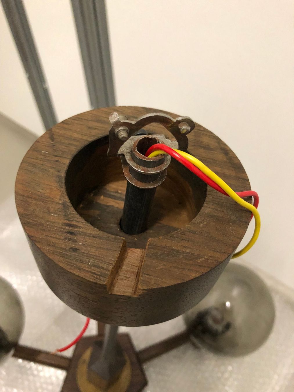 Lampadari & plafoniere: Wohnzimmer Hängeleuchte aus Holz mit 5  Glaskugeln – Usato da Wohlen AG venduto da mey_kg8r 2
