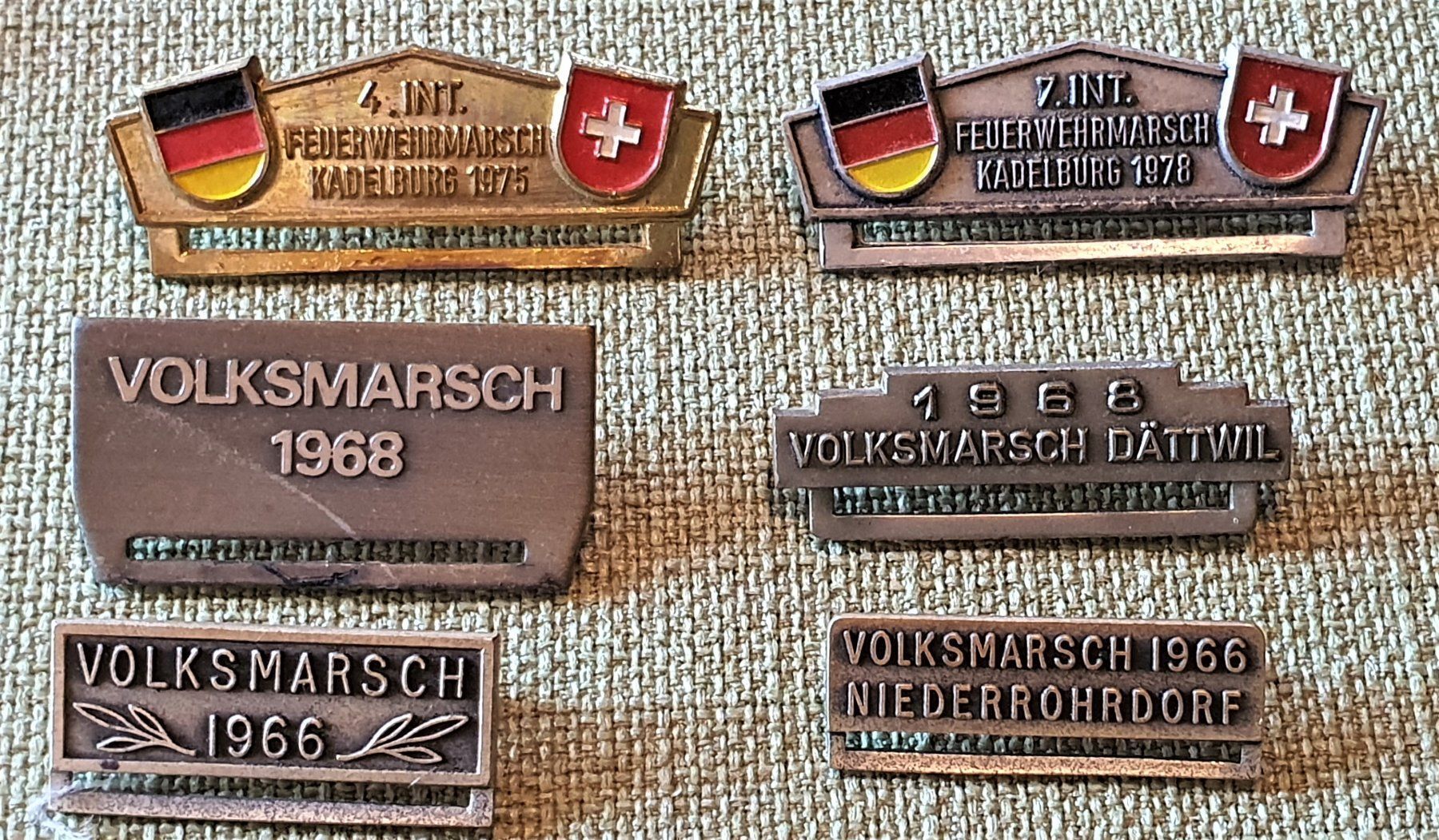 Plaquettes & Badges: 10 verschiedene Abzeichen – D'occasion à Reinach BL par Boston-Verkauf 2