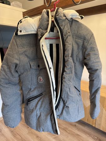 Moncler Daunenjacke grau 