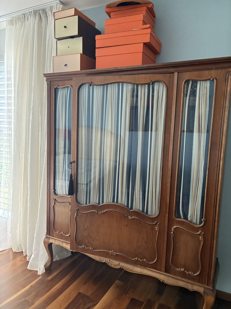 Armadi: Vintage Schrank/ Vitrine / Kleiderschrank – Usato da Au ZH venduto da Daiga
