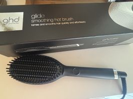 GHD Glide smoothing hot brush