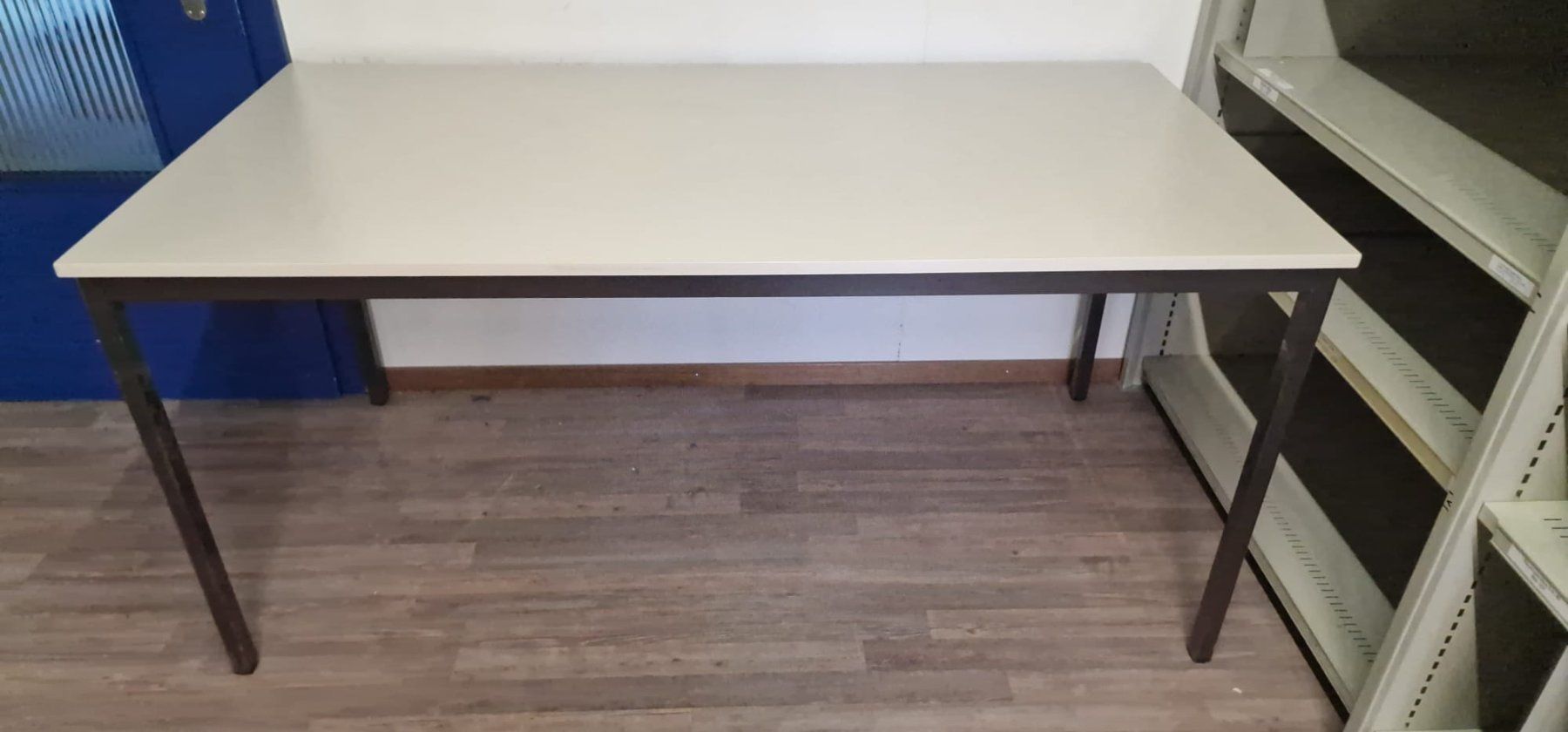 Lista Banconi: 2x Unterstellkorpus Lista + Tisch – Usato da Alpnach Dorf venduto da jkp_k62jg 4