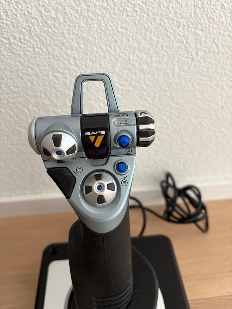Manettes: Logitech Joystick – D'occasion à Brunnen par eli_8ykg 1