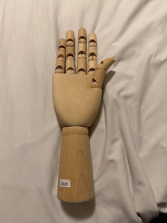 Alle Dekorationen: Holzhand / Gelenkhand aus Holz  Deko oder Zeichenmodell – Gebraucht aus Zürich von lej_7lbp 1