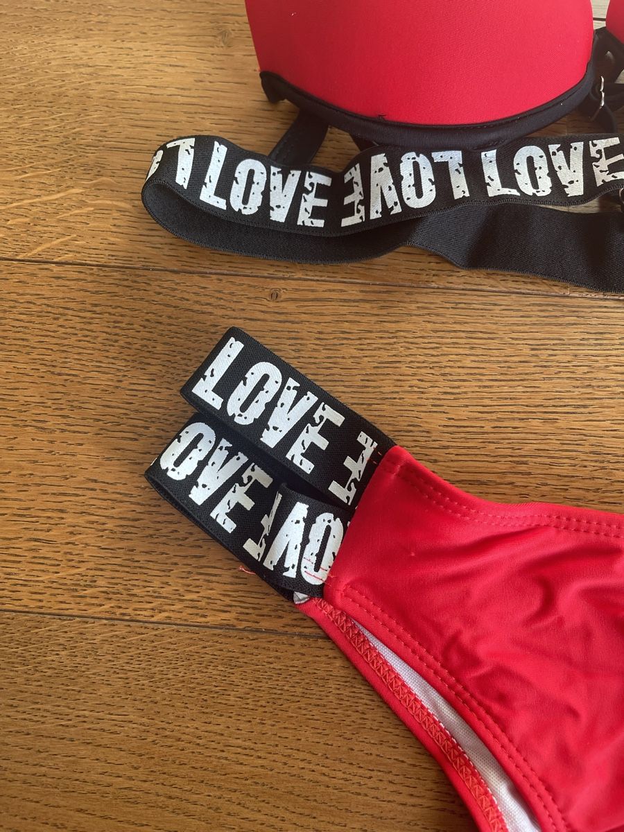 Costumi da bagno & Bikini: Rotes Bikini mit Love Print Gr M Neu! – Nuovo e nell'imballaggio originale da Bassersdorf venduto da Sandy456 1