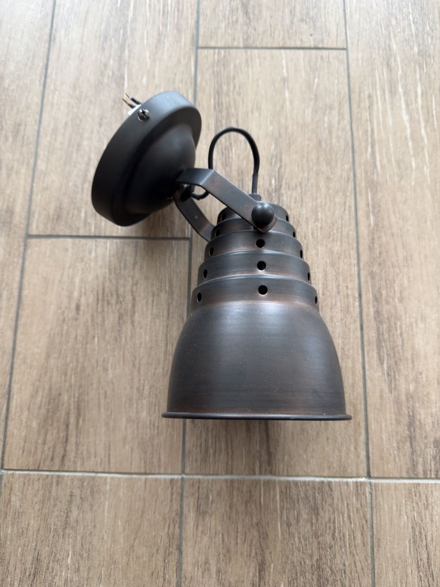 Maisons du monde Lampes: Spot maison du monde – D'occasion à Sonceboz-Sombeval par Australia010