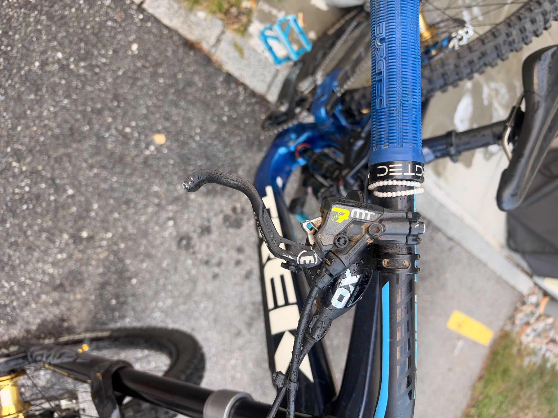 Trek Velos: Trek Session Downhillbike S1 – Gebraucht aus Lantsch/Lenz von Lenzi1 6