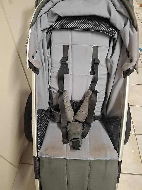 Thule Carrozzine: Thule Urban Glide 2 Kinderwagen + Babywanne – Usato da Camorino venduto da Andrina6528 1