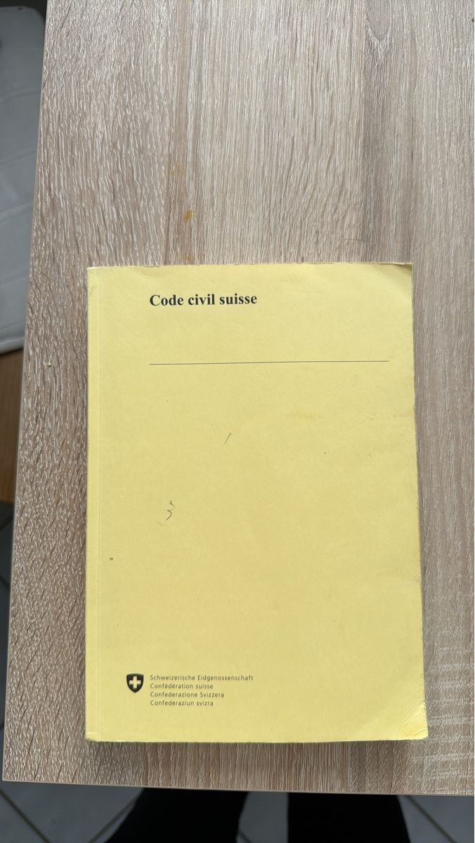 Libri: Code civil suisse - État impeccable, édition récente! – Usato da Granges VS venduto da Anila.r