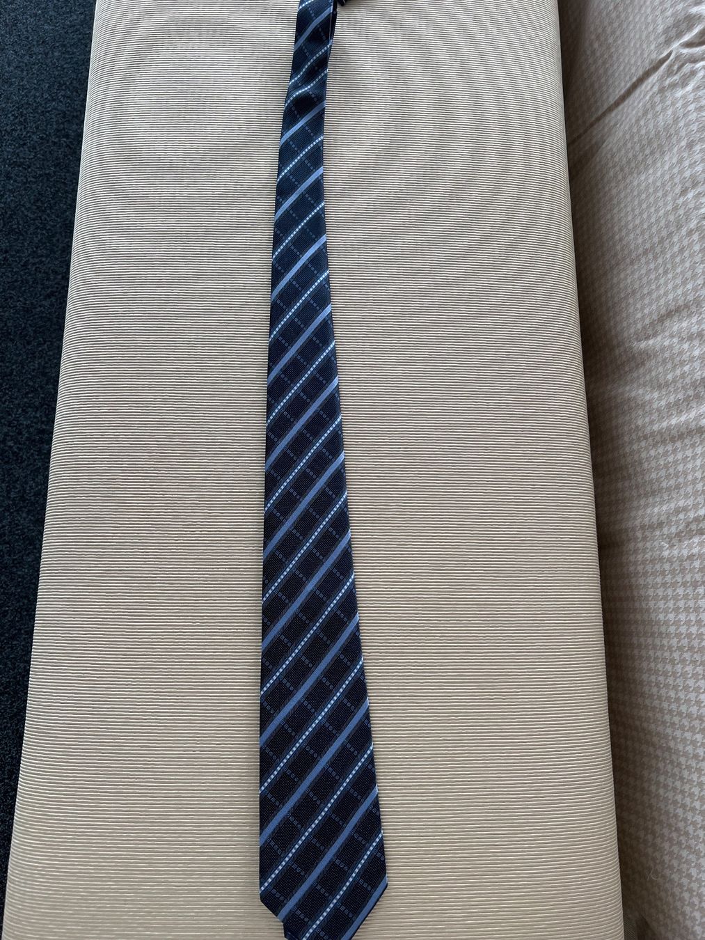 Brioni Krawatten: Brioni Krawatte – Gebraucht aus Baar von kri_m7t2
