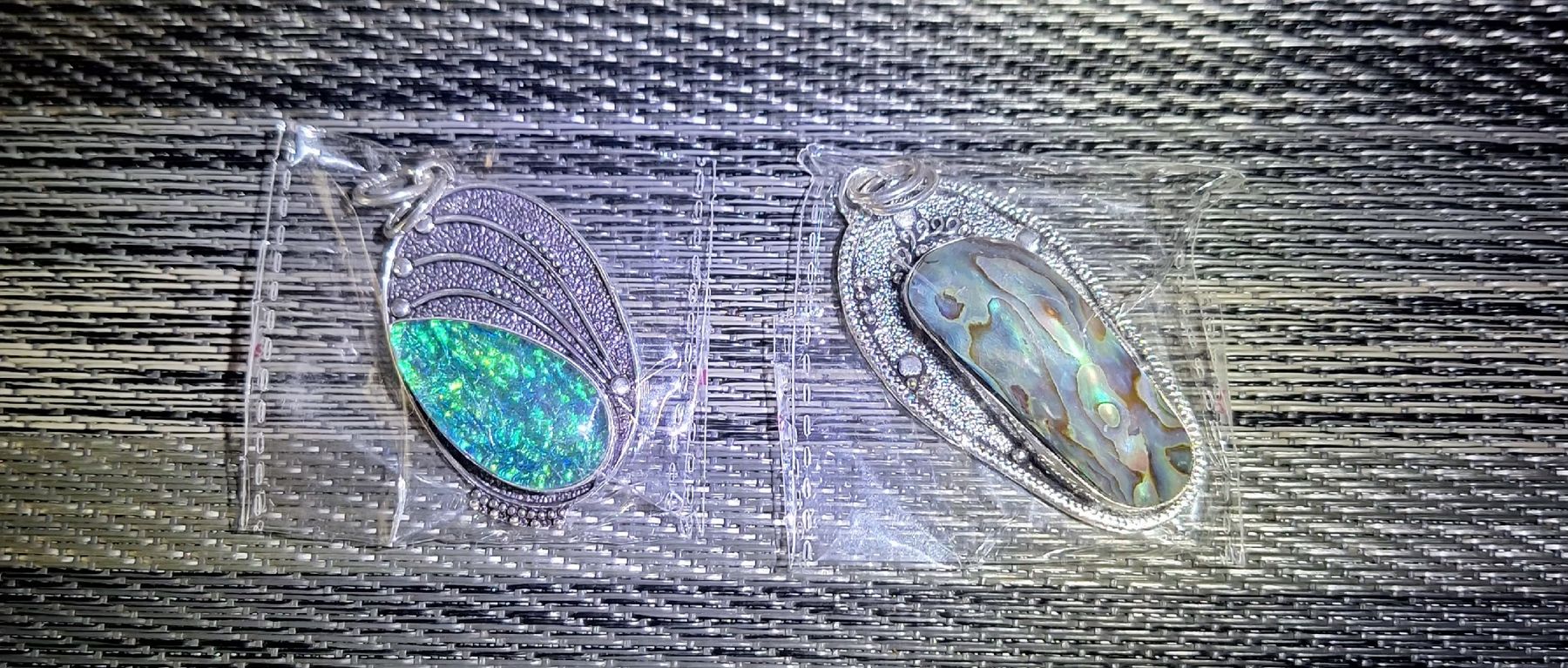 Ciondoli: a vendre pendentif  – Nuovo e nell'imballaggio originale da Estavayer-le-Lac venduto da dor_q6y8