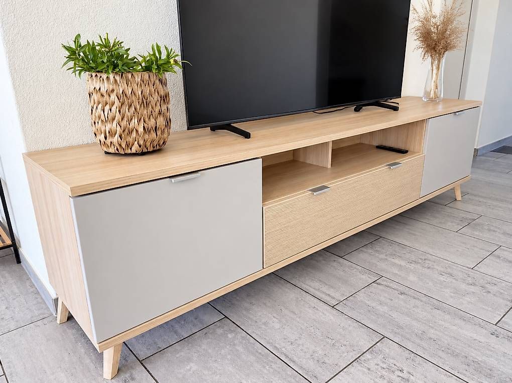 TV Möbel: Modernes TV-Möbel in Eichenoptik – Gebraucht aus Beinwil am See von dan_t5nr 2