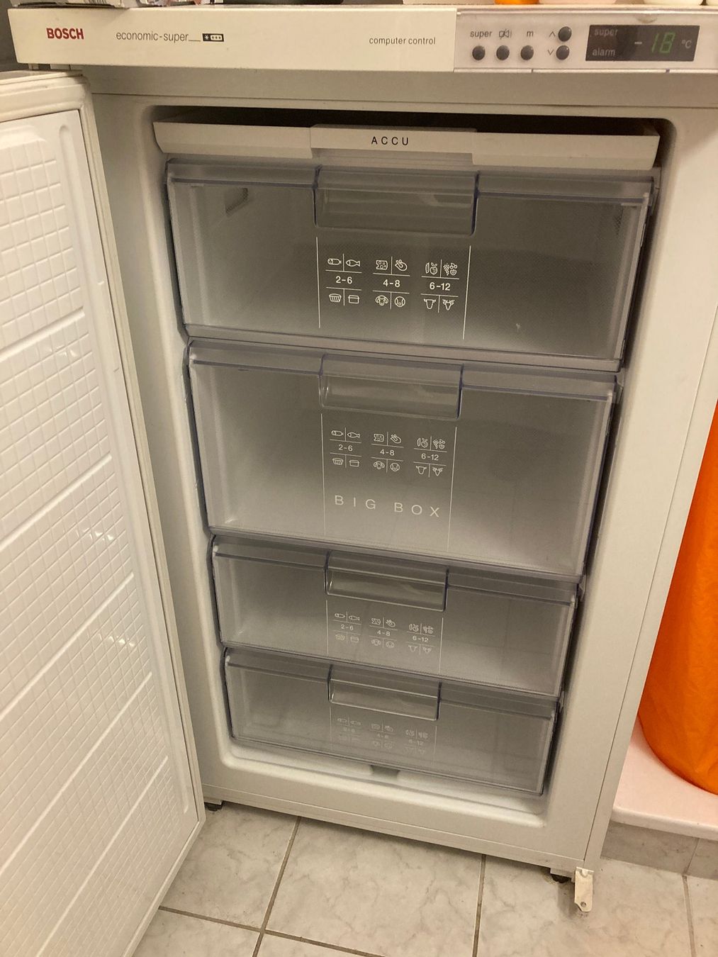 Bosch Congelatori: Gefrierschrank BOSCH tadelloser Zustand – Nuovo (secondo la descrizione) da Stäfa venduto da ARCHITEKTUR-liqui 4