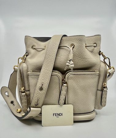 Sac Fendi rare en cuir véritable - parfait pour l'été!