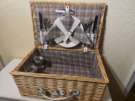 Picknickkorb mit Geschirr für 2 Personen