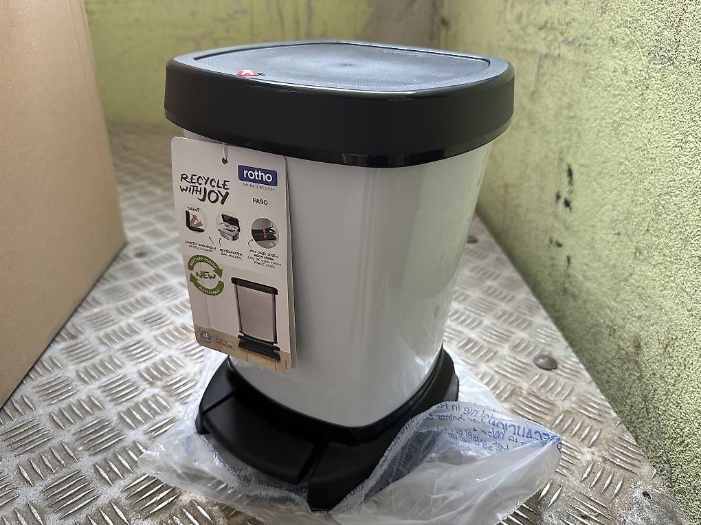 Rotho Abfalleimer: 4 Stk. Kosmetikeimer 6 l, PASO, cool white met. – Neu und originalverpackt aus Necker von liq24 3