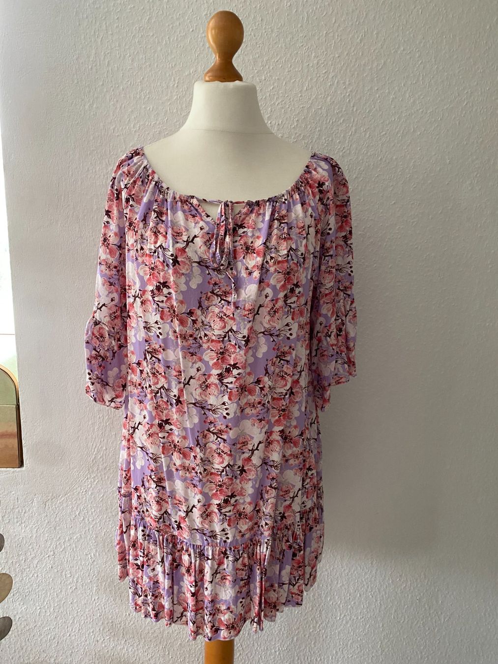 Kleider: Blumenkleid in Gr. M (38-42) – Neu und originalverpackt aus Stetten SH von bijoux18